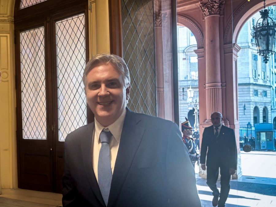 Llaryora ingresando a Casa Rosada