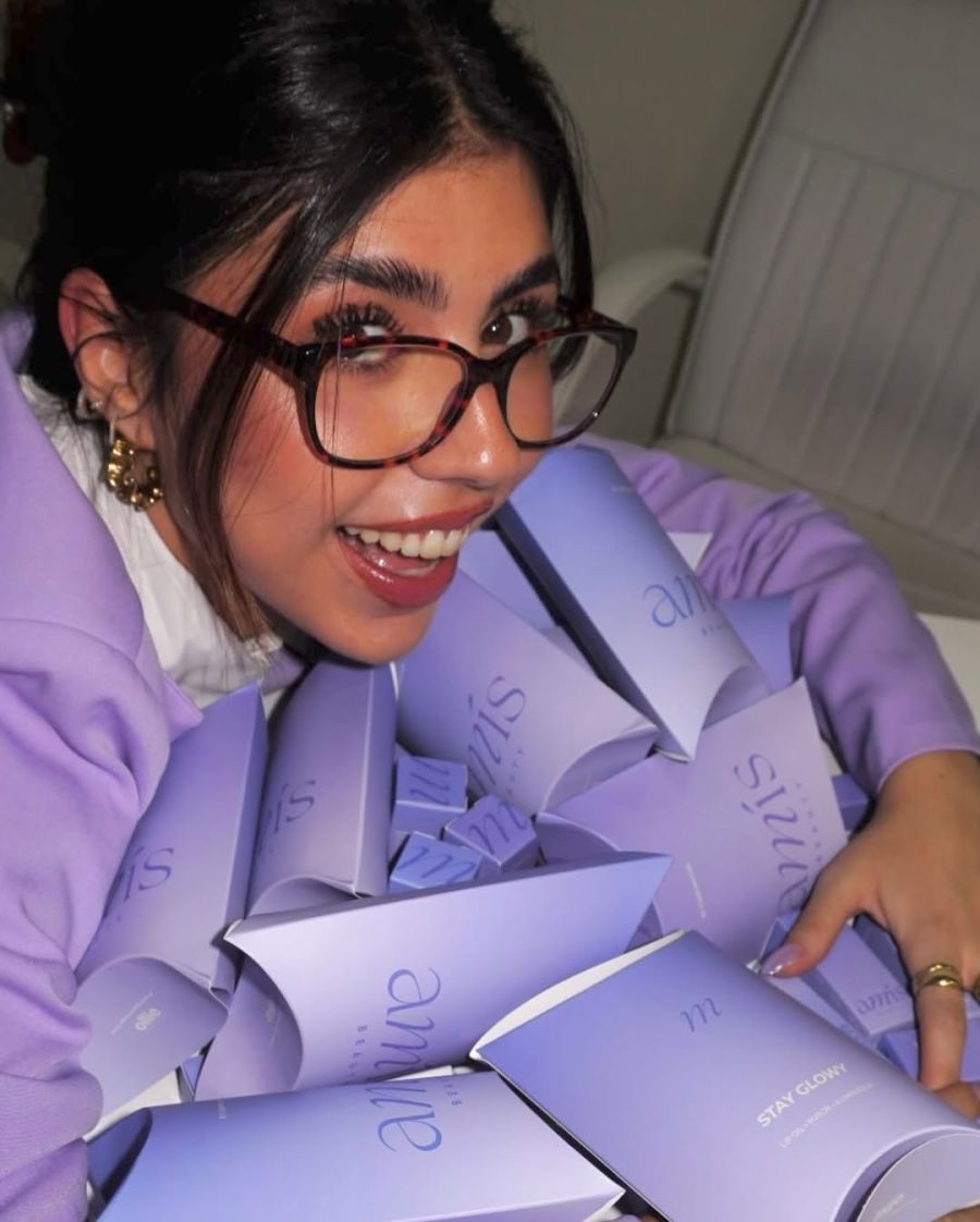 Camila Mayan nueva línea de maquillaje