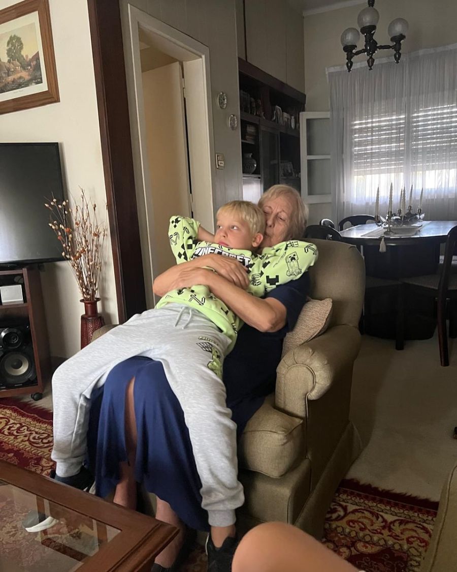 Mirko con su abuela Oma