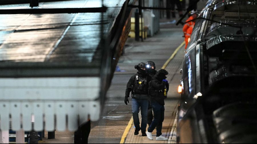 El ataque a puñaladas a pasajeros de un tren en Cambridge conmociona al Reino Unido.