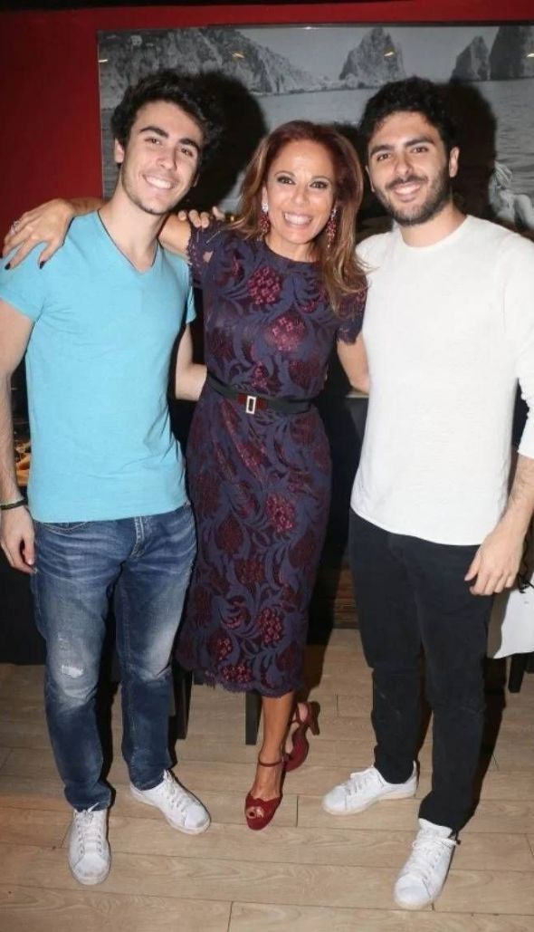 Iliana Calabró y sus dos hijos