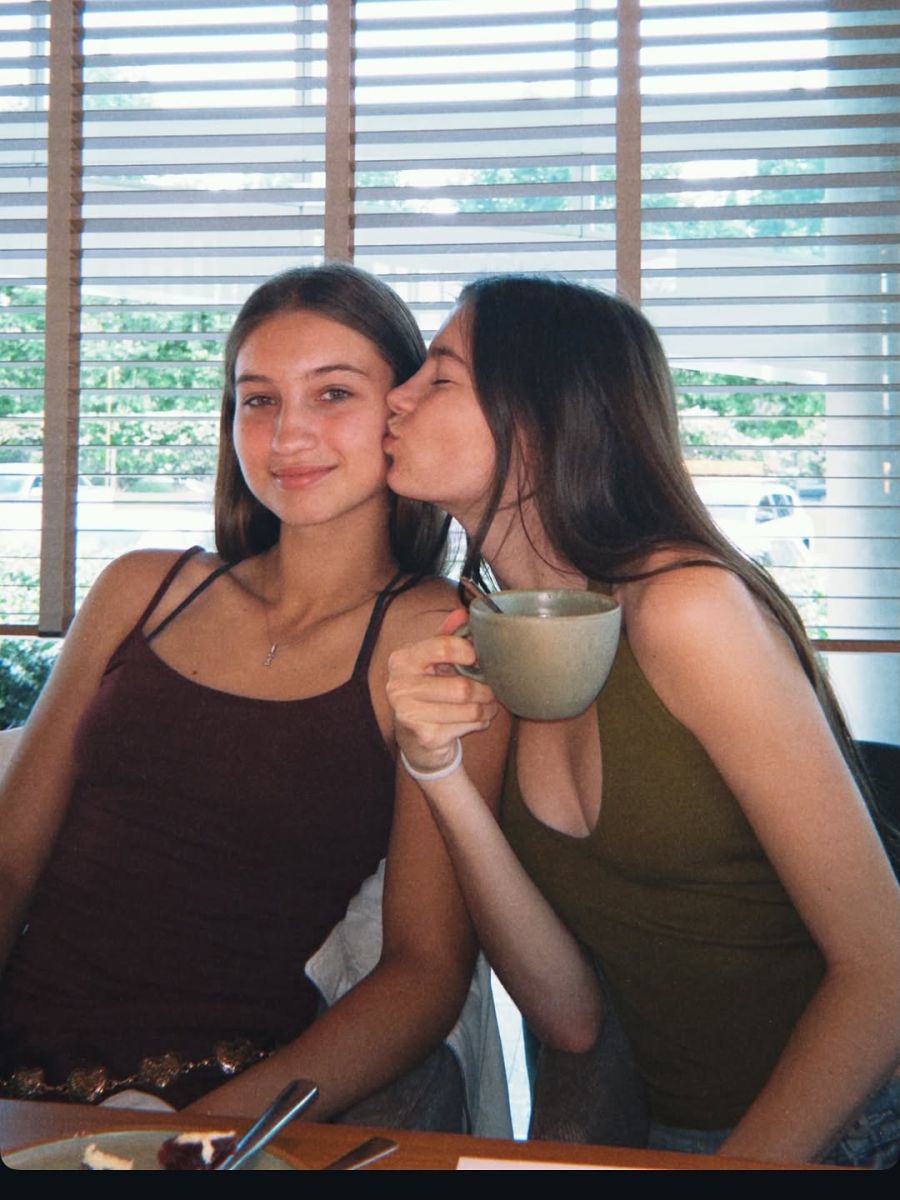 Indiana Cubero y Helena Otamendi