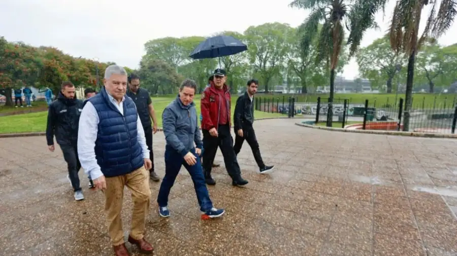 La Policía de la Ciudad realizó un megaoperativo de desalojode manteros en el Parque Alberdi