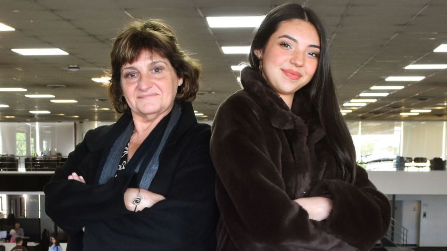 Gladys Cabezas y su nieta