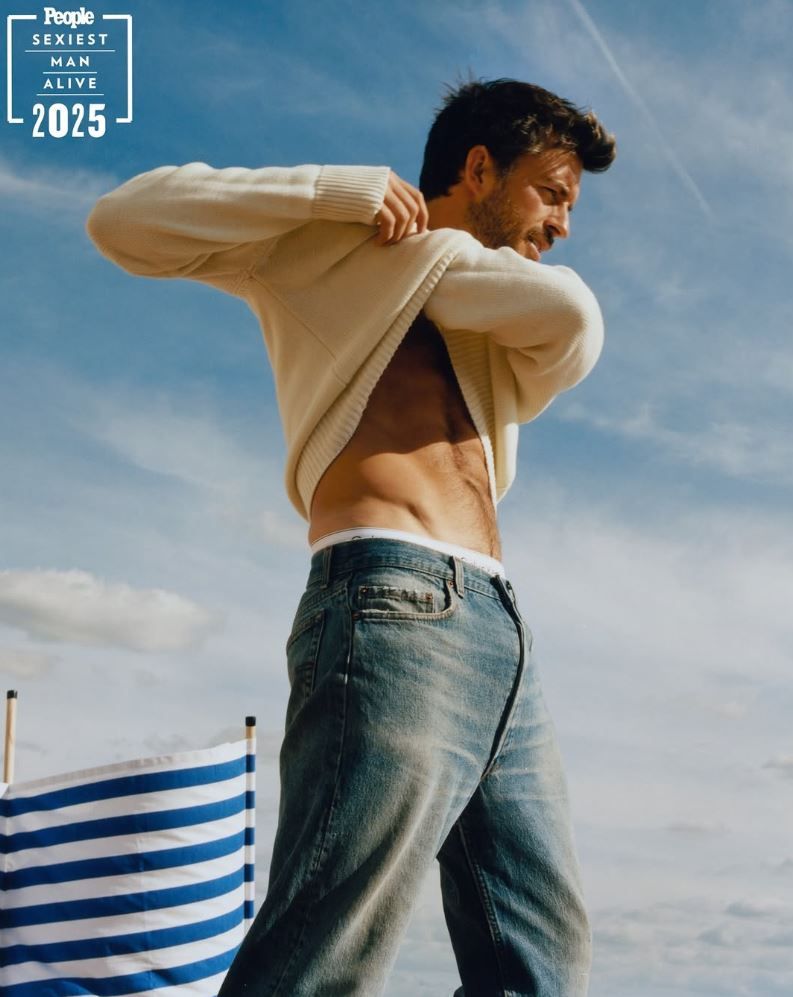 Jonathan Bailey elegido el hombre vivo más sexy del 2025