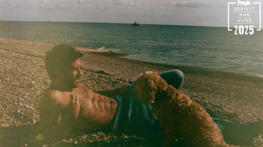 Jonathan Bailey elegido el hombre vivo más sexy del 2025