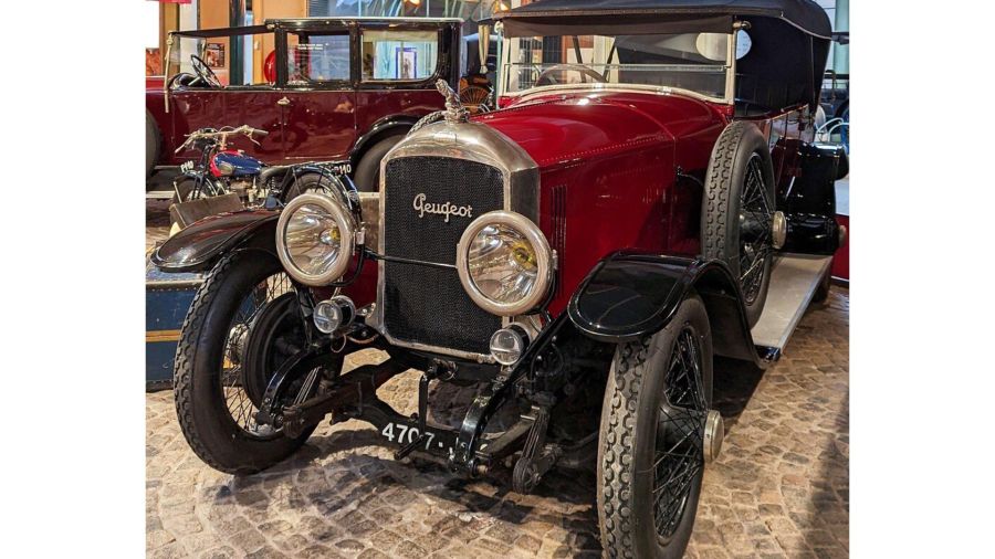 Del 604 al 5008: la evolución de los Peugeot presidenciales a lo largo de un siglo