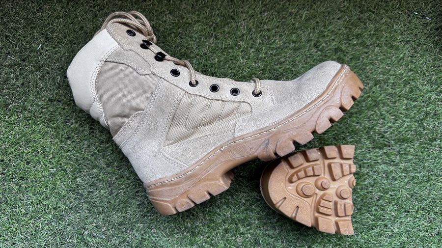 Detalle de la suela tractor confeccionada en caucho.