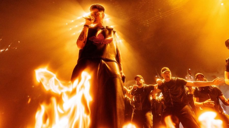 En un espacio más íntimo, confirmó su popularidad y poder de convocatoria al volver al trap, con canciones y freestyle