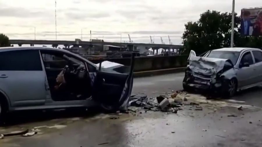 Violento choque frontal sobre el puente Nicolás Avellaneda