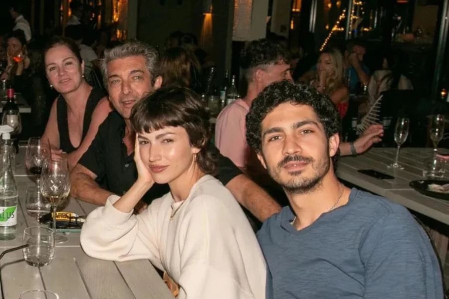Florencia Bas, Ricardo Darín, Úrsula Corberó y el Chino Darín