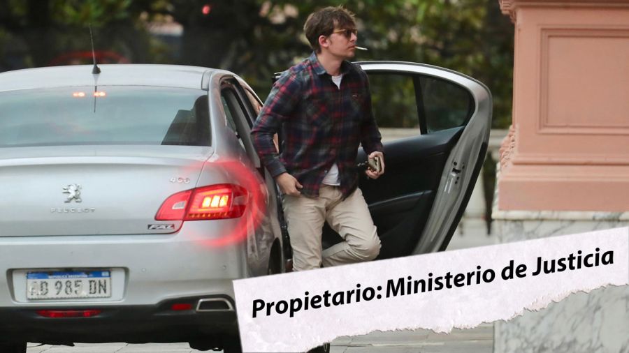 Los autos (y las multas) de Santiago Caputo