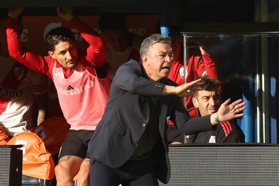 Marcelo Gallardo dirigiendo a River en La Bombonera