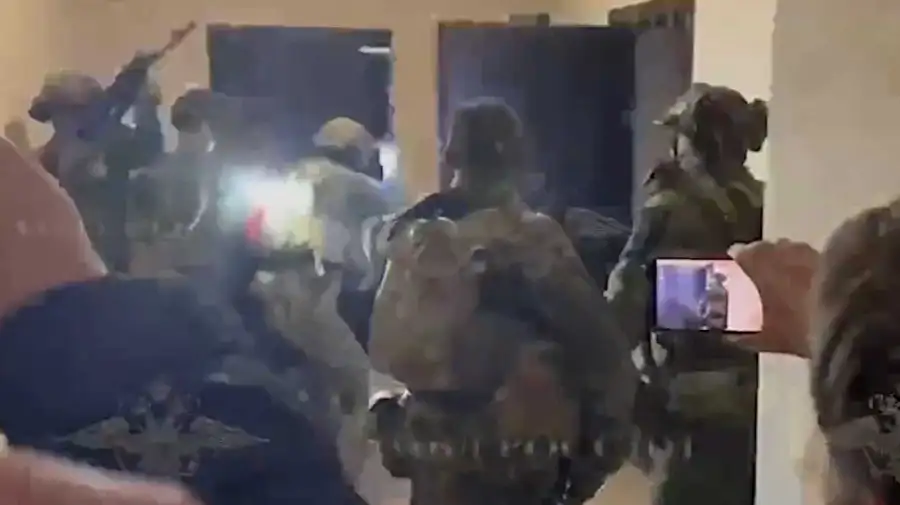 Roman Novak, de 38 años, y su esposa Anna 20251110