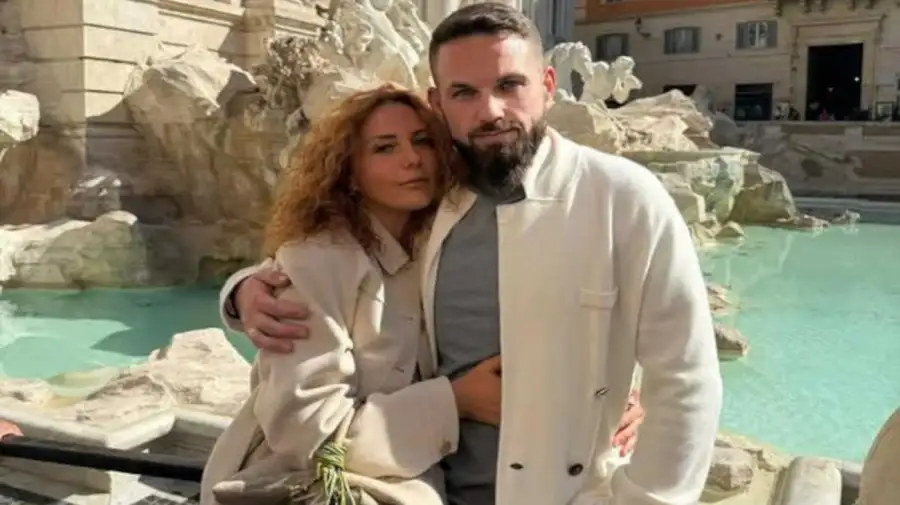 Roman Novak, de 38 años, y su esposa Anna 20251110