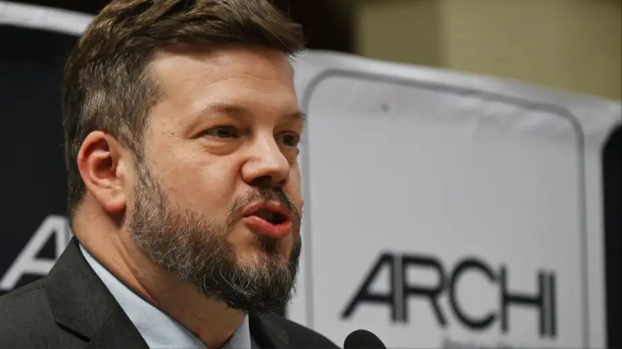 Johannes Kaiser, el provocador libertario que sacude la derecha chilena con memes y radicalismo