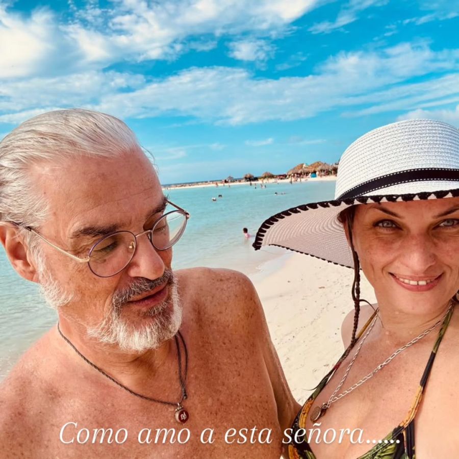 Roberto Pettinato junto a su novia en Aruba