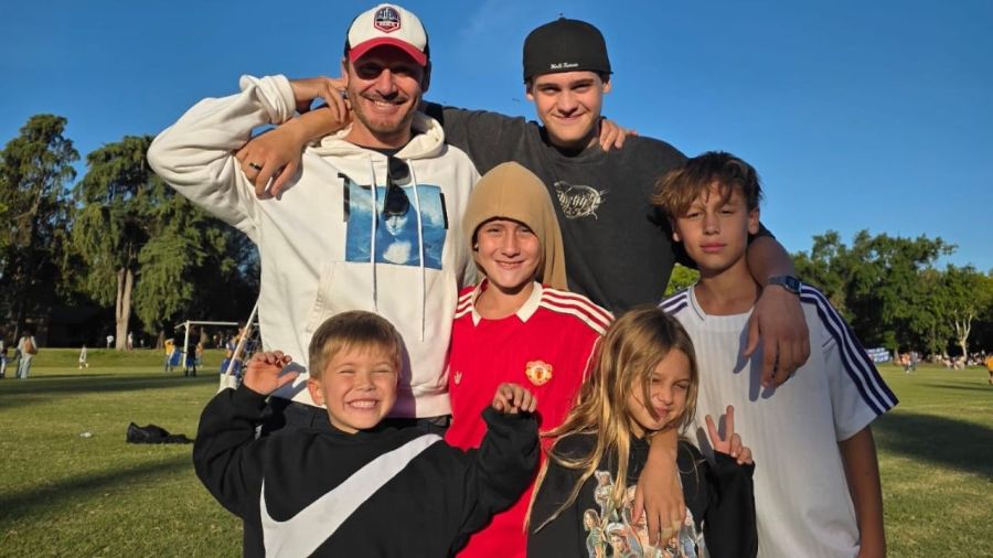 Benjamín Vicuña y sus cinco hijos