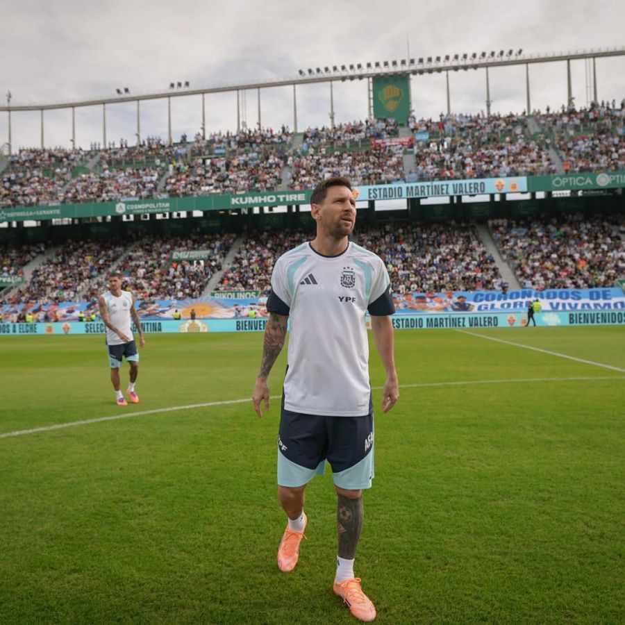 Lionel Messi en cancha de Elche