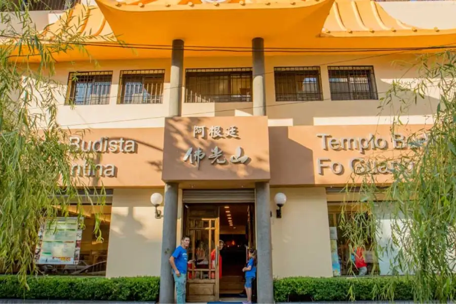 Noche de los templos