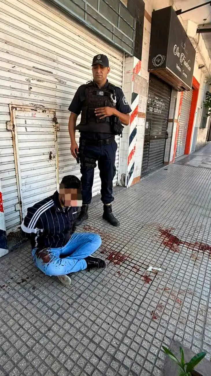 Persecución, vuelco y tiroteo en Villa Celina 17112025