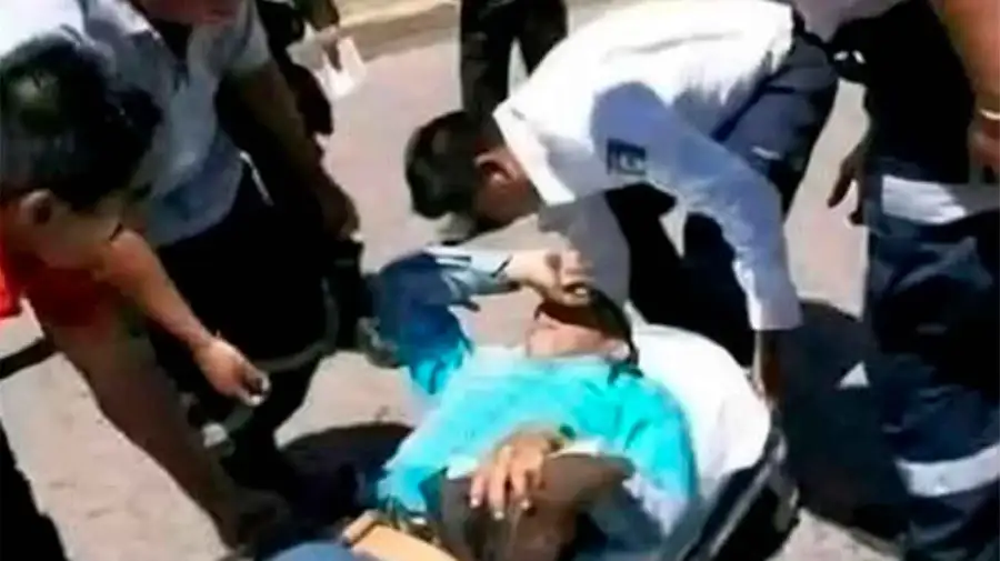 Una bombacha le cayó en la cara a un motociclista, que perdió el control y cayó al asfalto 17112025