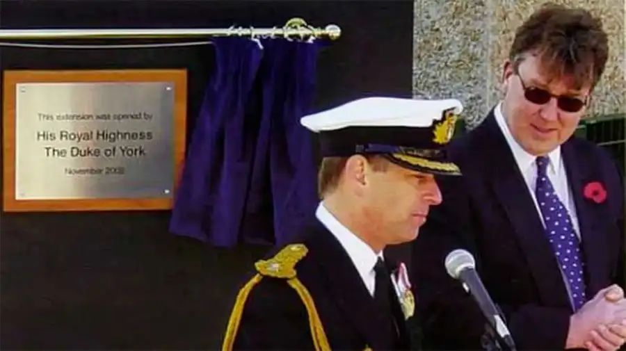 Se retiran las placas desveladas por Andrew Mountbatten-Windsor en las Islas Malvinas 18112025