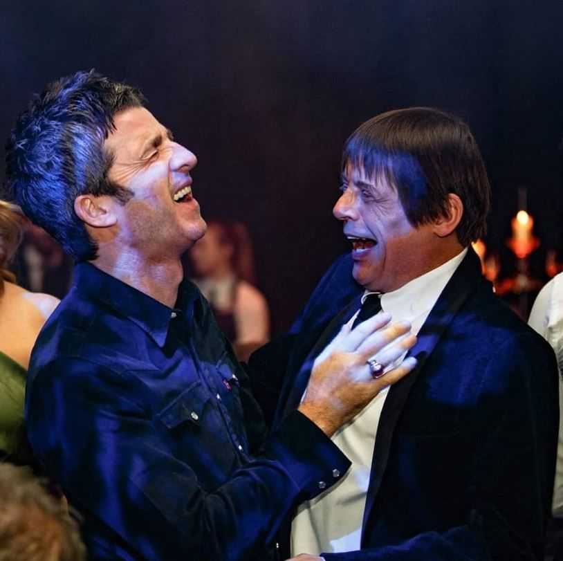 Noel Gallagher junto a Mani Mounfield, dos íconos del Britpop