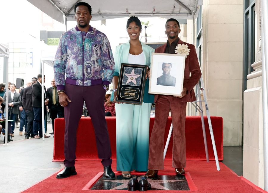 Derrick Boseman, Taylor Simone Ledward y Kevin Boseman