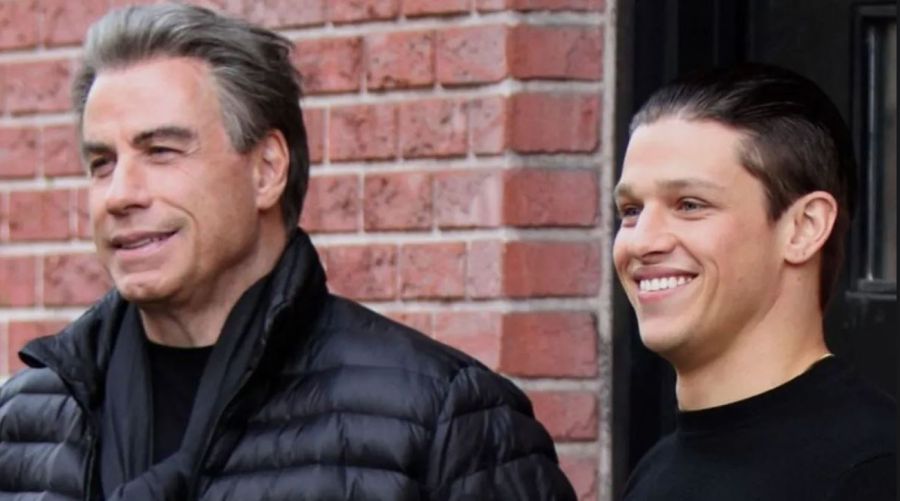 John Travolta y Spencer Lofranco