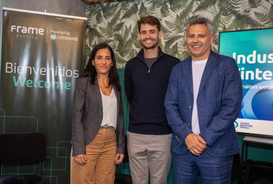 Luz Mihanovich de Accenture, Mariano Biocca de la Cámara Arg. Fintech y Pablo Pereyra Portugal de 2Innovate.