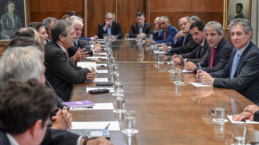 Luis Caputo se reunió con representantes de empresas británicas 20251125