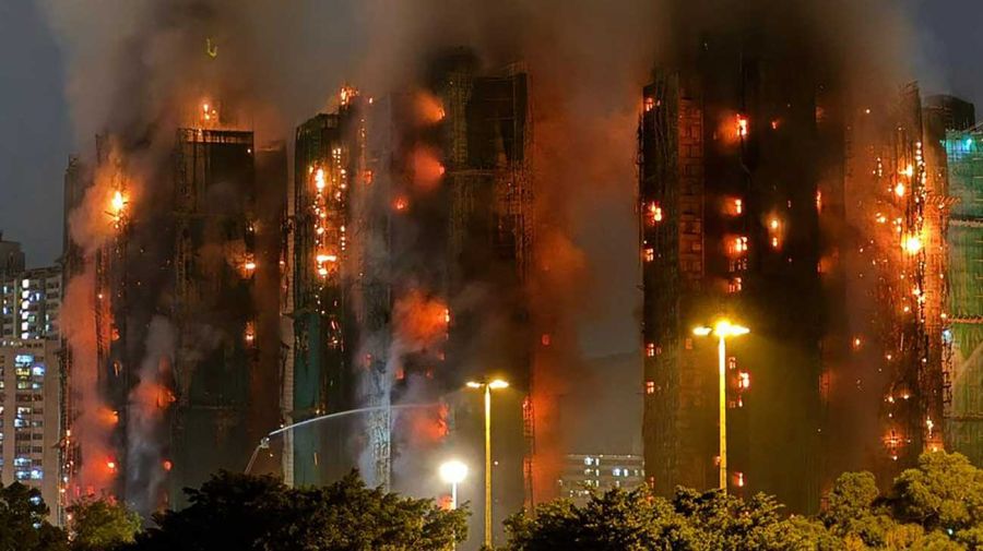 Fire in a tower complex in Hong Kong 26112025