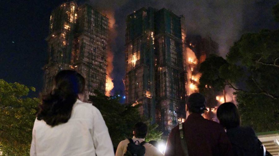 Fire in a tower complex in Hong Kong 26112025