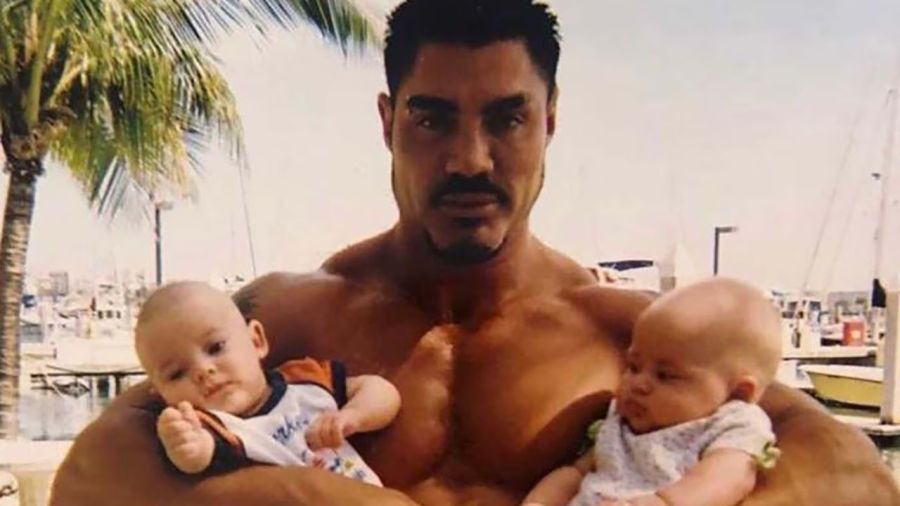 Ricardo Fort junto a sus hijos Felipe y Marta