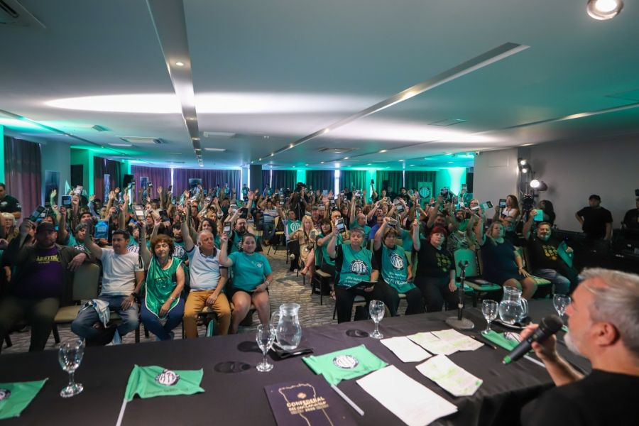 Photo of ATE announcing the national strike