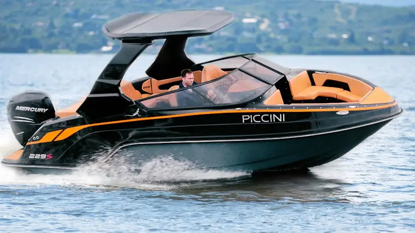 Piccini boats en un Lago