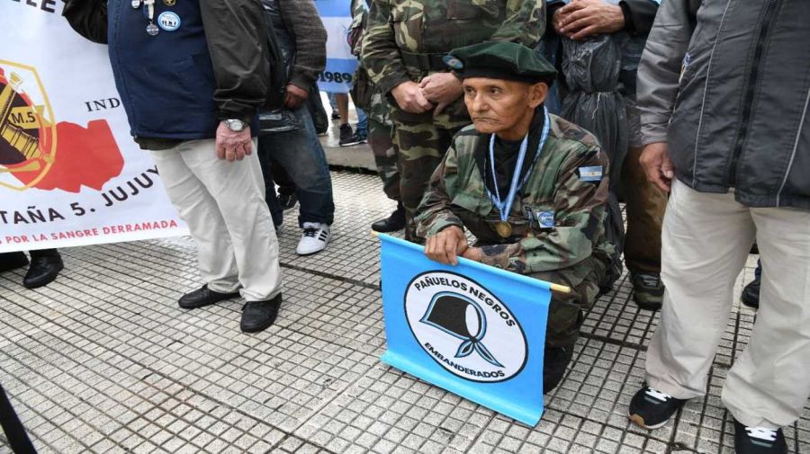 The Black Scarves March and the Counter-March 2