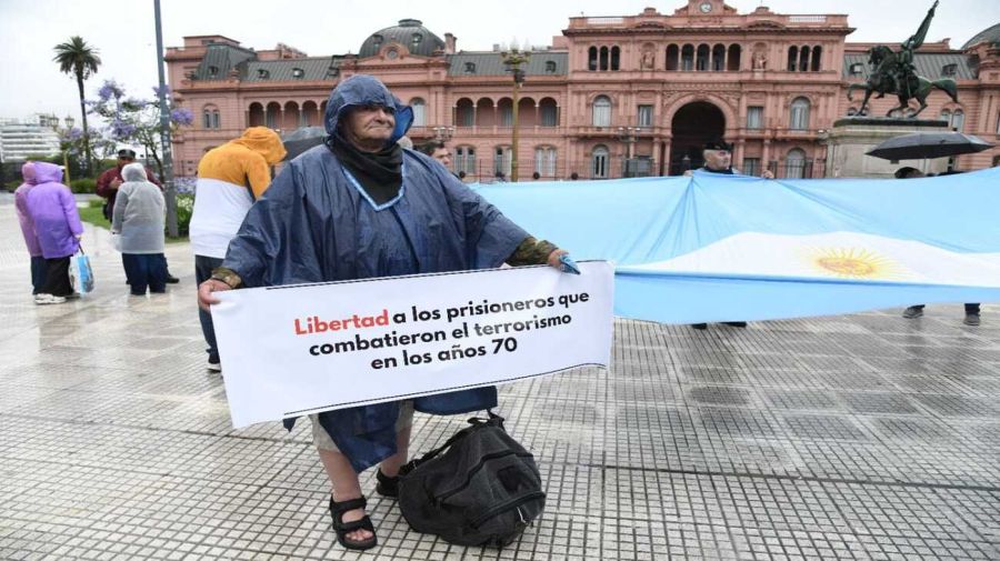 The Black Scarves March and the Counter-March 2