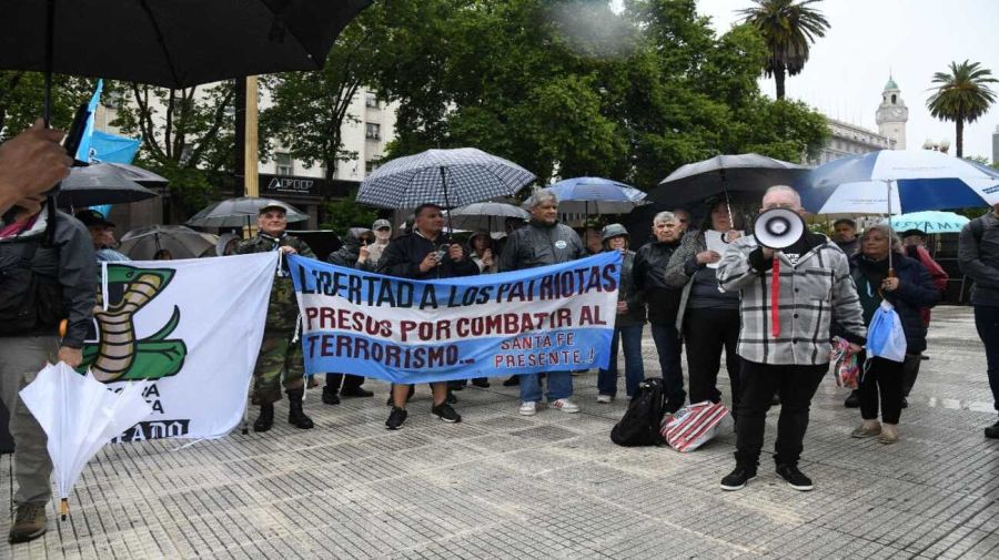 The Black Scarves March and the Counter-March