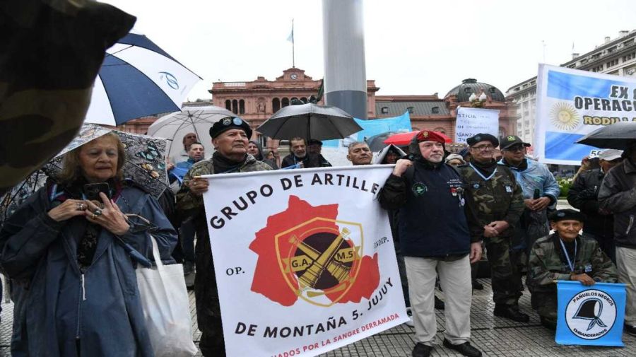 The Black Scarves March and the Counter-March