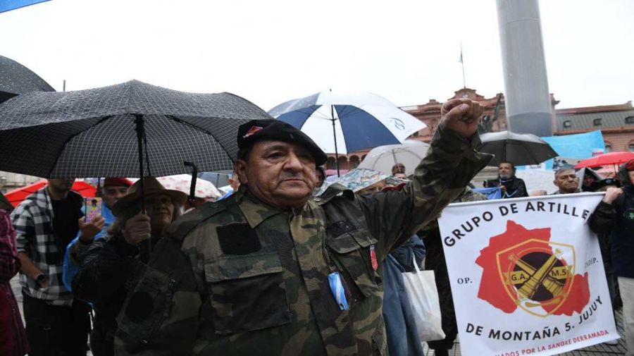 The Black Scarves March and the Counter-March