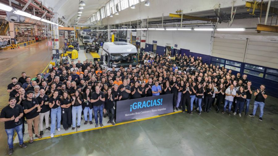 . Mercedes-Benz Camiones y Buses cerró las puertas de su planta en Virrey del Pino y comenzará a producir en el nuevo Centro Industrial Zárate.