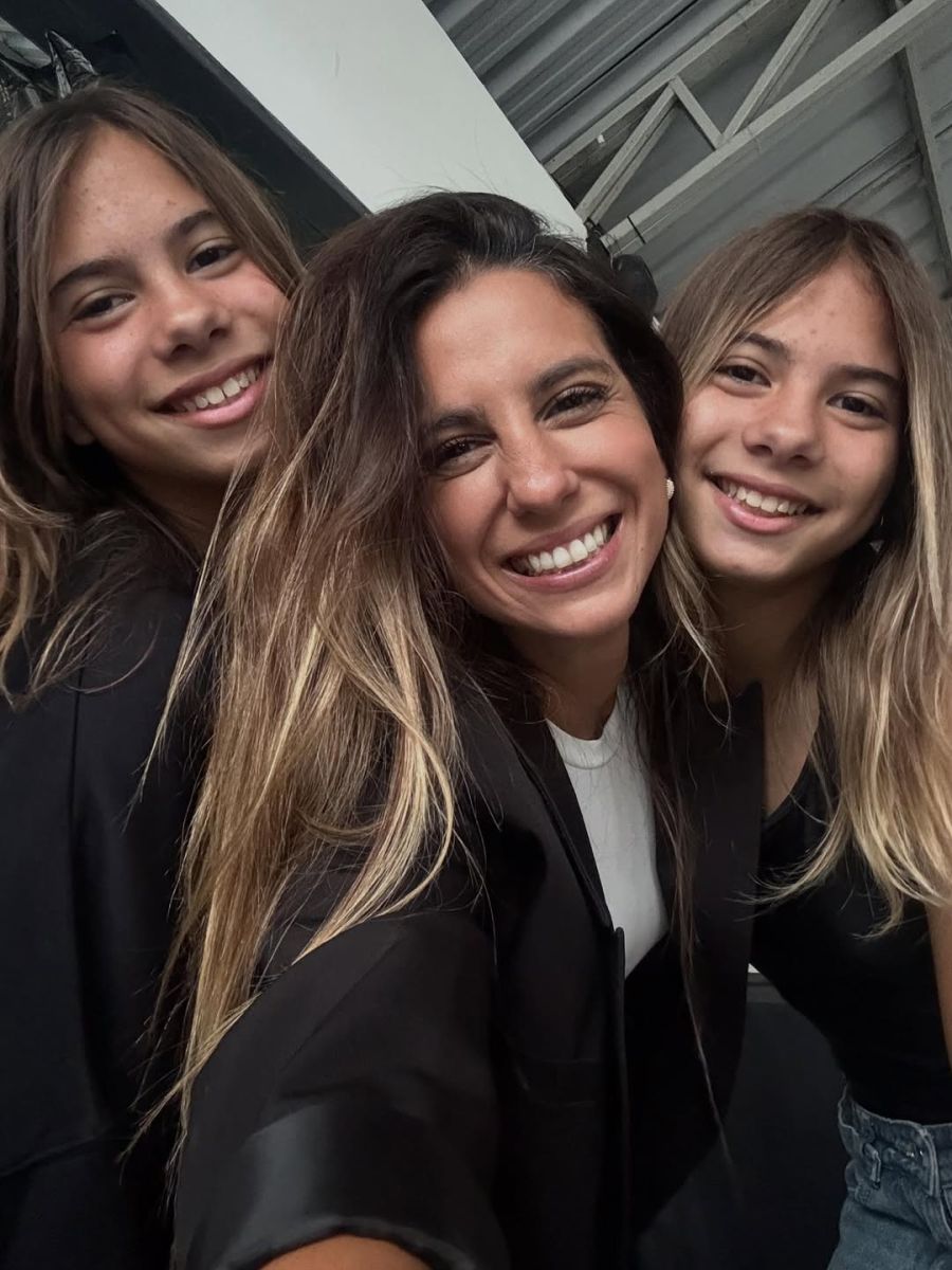 Charis y Bella, las hijas mellizas de Cinthia Fernández y Matías Defederico