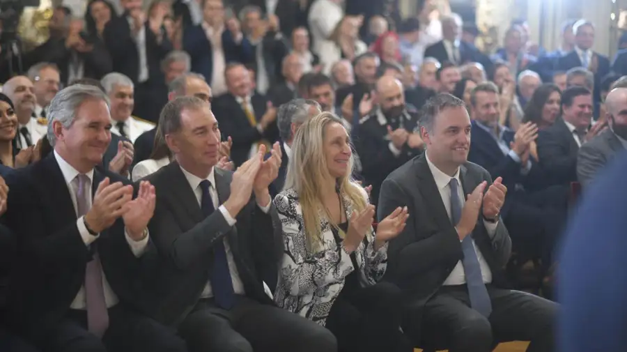 El presidente Javier Milei encabezó este mediodía la ceremonia oficial de juramento de Alejandra Monteoliva a cargo del Ministerio de Seguridad, en el Salón Blanco de la Casa Rosada. 02122025