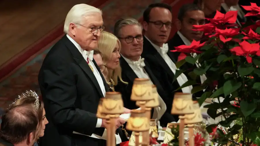 La modelo Claudia Schiffert muy cerca del rey en el banquete del Castillo de Windsor 04122025