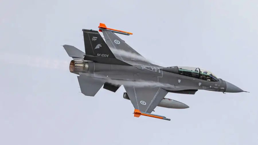 Los aviones F-16 sobre la Ciudad de Buenos Aires 20251204