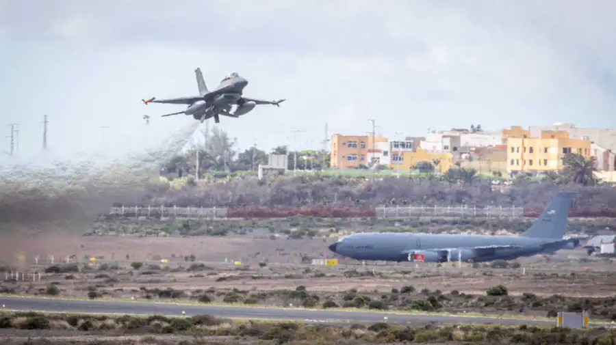 F-16 over Buenos Aires 20251204