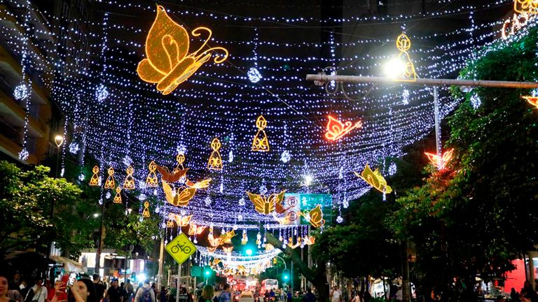 Adornos navideños en Medellín