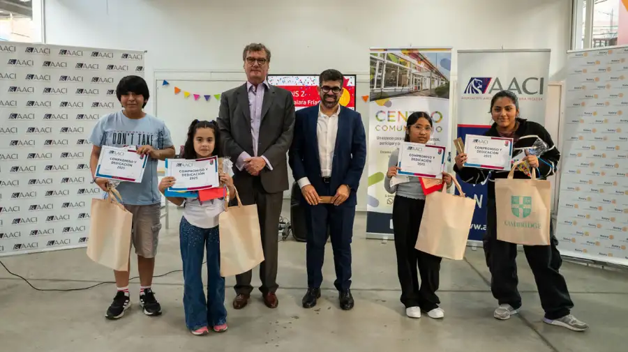 Alumnos del Barrio Mugica celebran el fin del ciclo lectivo 2025 en el Centro Comunitario Bajoautopista 05122025